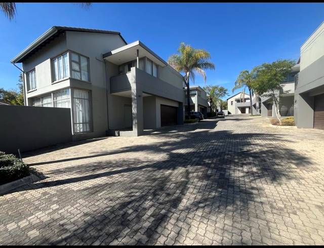 3 BEDROOM PROPERTY TO RENT IN MENLO PARK